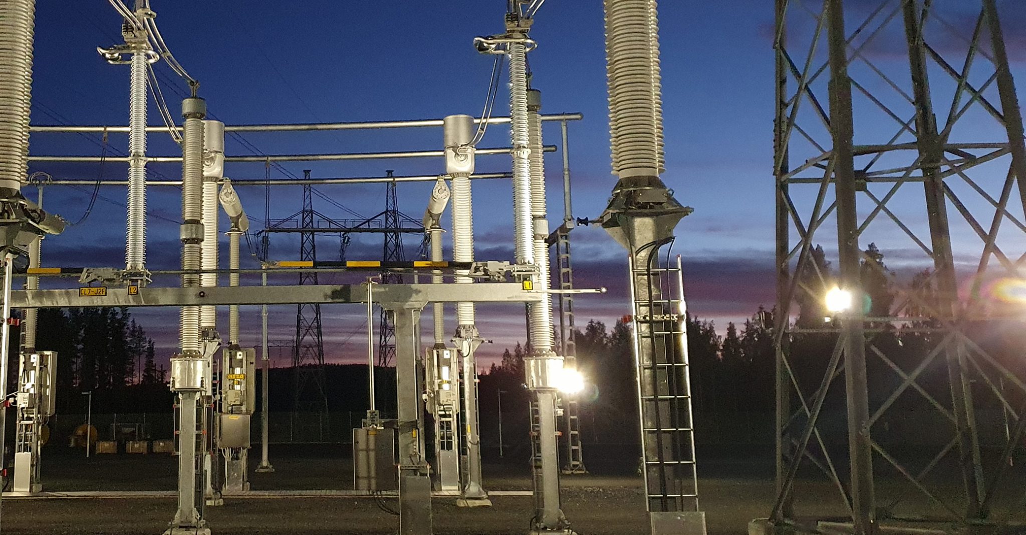 Omexom moderniserar ytterligare två 400 kV-stationer på uppdrag av ...